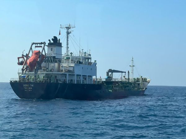 維護海域錨泊秩序　海巡署南部分署與航港局聯手查處滯留船舶1